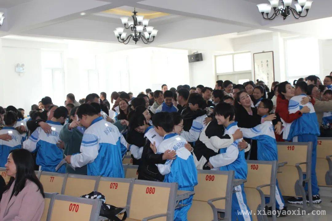 走进泊头四中家长学校启动仪式，共绘孩子成长蓝图，泊头四中家长学校启动仪式：家校齐心育栋梁