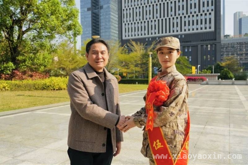严诗思：教育与军旅，双线并行的逐梦之旅，00 后地理教师：从教坛到军营的热血跨越