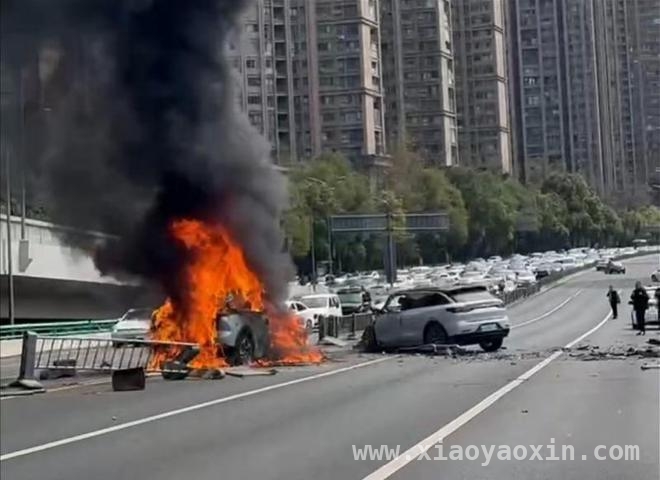成都三环桂溪立交车祸：车辆偏移起火，伤者均脱离生命危险