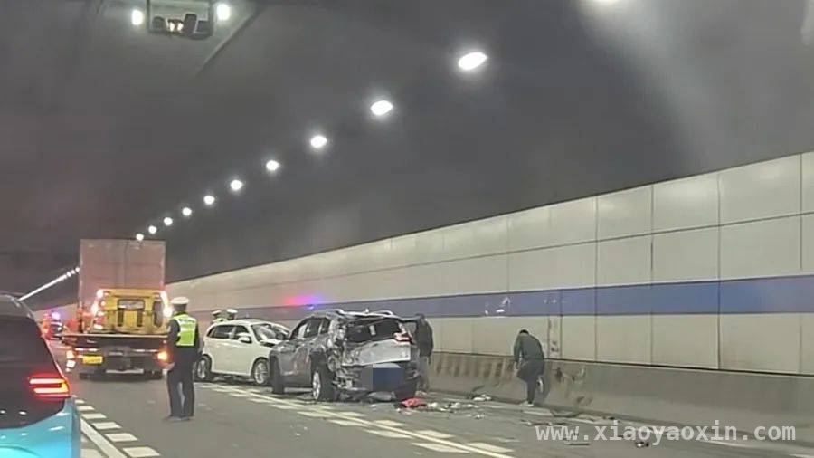 惊！G40沪陕高速长江隧道多车事故，现场惨烈