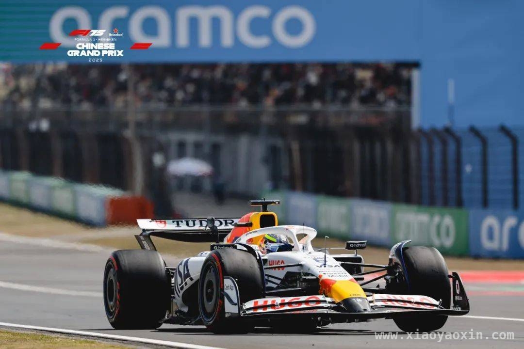 2025 F1中国大奖赛激情开赛，汉密尔顿夺杆位引高潮