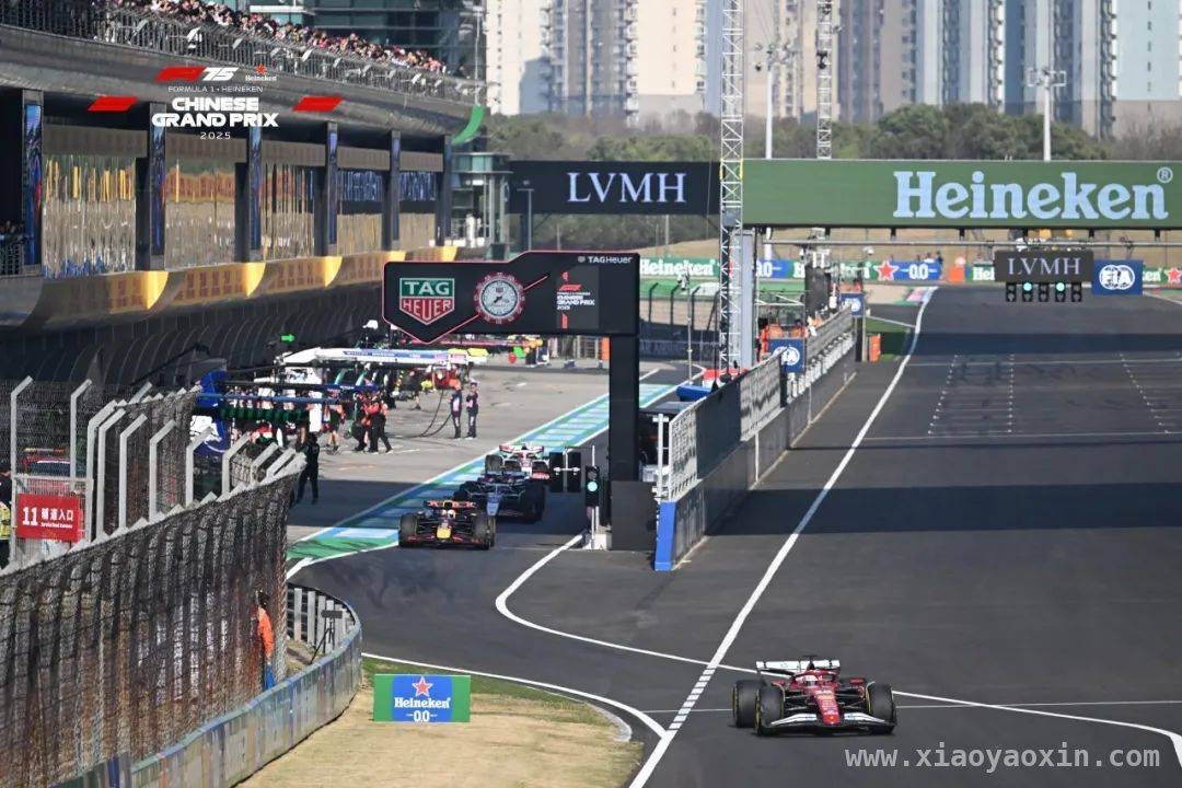 2025 F1中国大奖赛激情开赛，汉密尔顿夺杆位引高潮