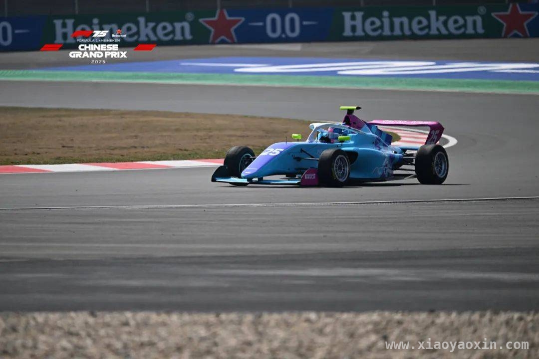 2025 F1中国大奖赛激情开赛，汉密尔顿夺杆位引高潮