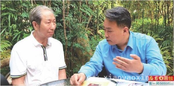 空军国防教育报告引热议，英雄精神薪火相传，国防教育走进校园，见证空军发展与英雄精神传承