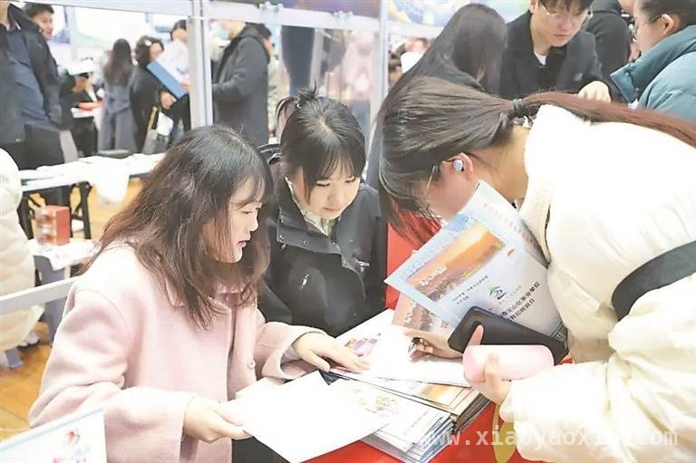 佳木斯大学“市委书记进校园”引才活动，超万个岗位等你！，23日佳木斯大学引才盛会，为龙江发展注入人才活力
