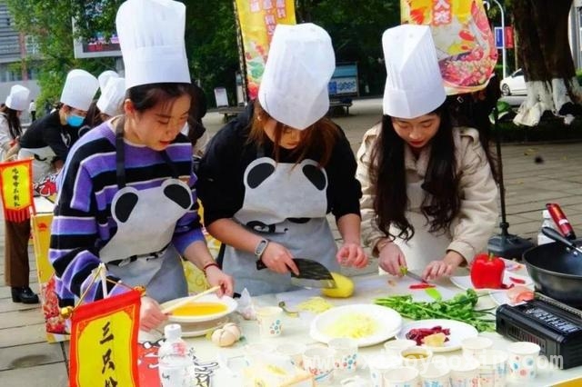 毛桥村愚农庄园梨花绽放，共赴春日狂欢之约，愚农庄园梨花会，多重活动带你嗨翻春日
