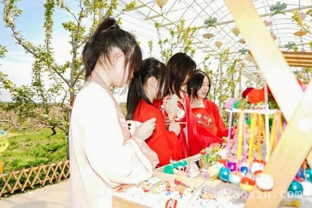 毛桥村愚农庄园梨花绽放，共赴春日狂欢之约，愚农庄园梨花会，多重活动带你嗨翻春日