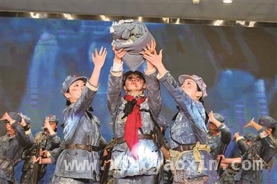 三地宣讲团首站演绎“半条被子”，开启湖州思政课新篇 湖州“半条被子”宣讲启幕，打造工人思政教育新载体