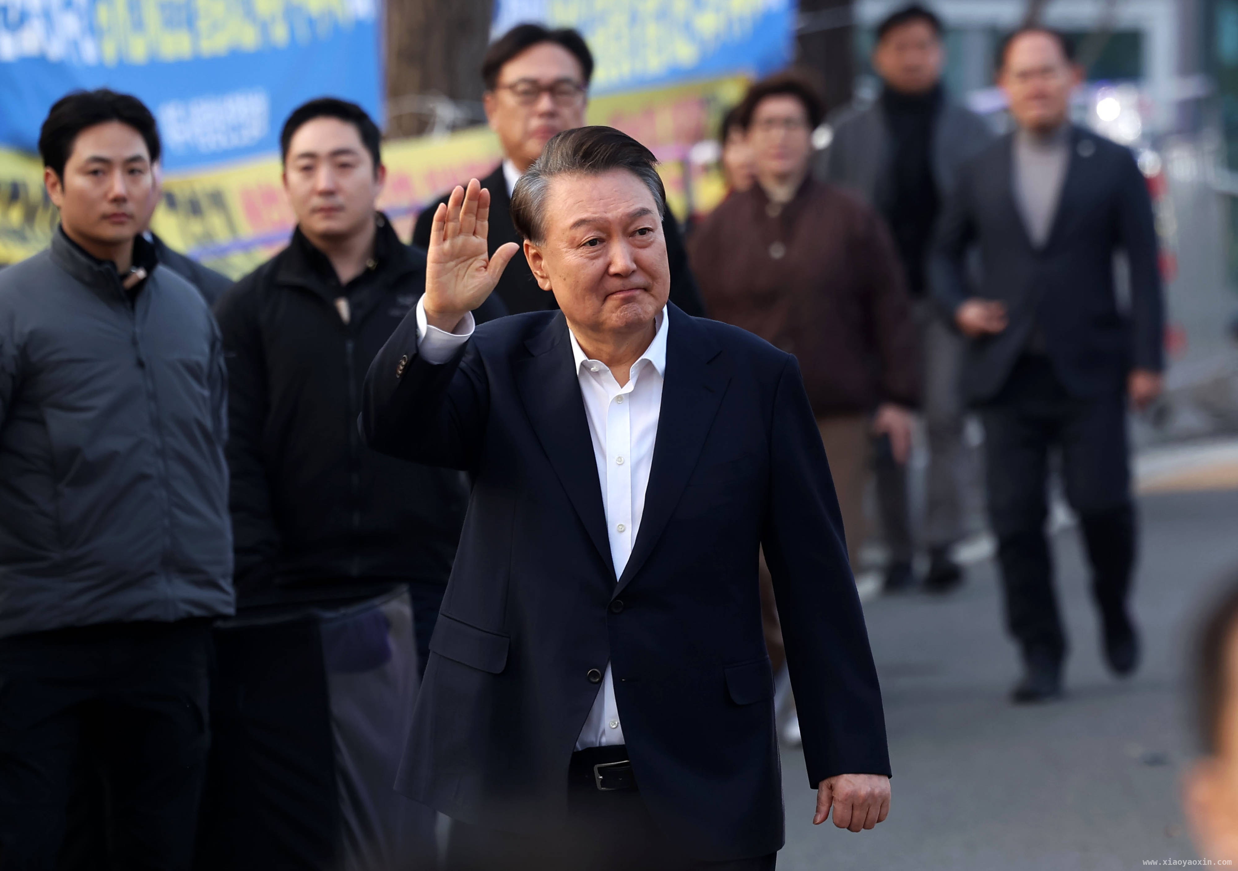 韩总理弹劾案裁决揭晓，总统弹劾悬而未决引社会焦虑，总理弹劾尘埃落定，韩国总统弹劾案引发社会大动荡