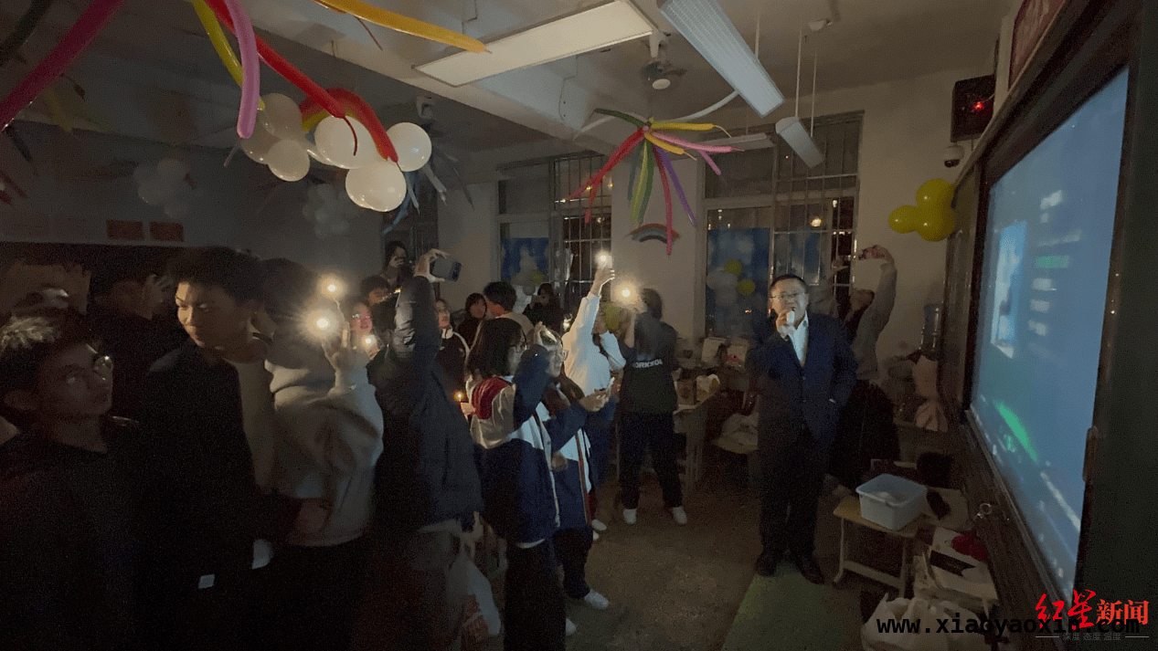 崇州职教中心：学生精心策划，让班主任收获暖心瞬间，一场感动全网的惊喜，崇州职校师生情谊大揭秘