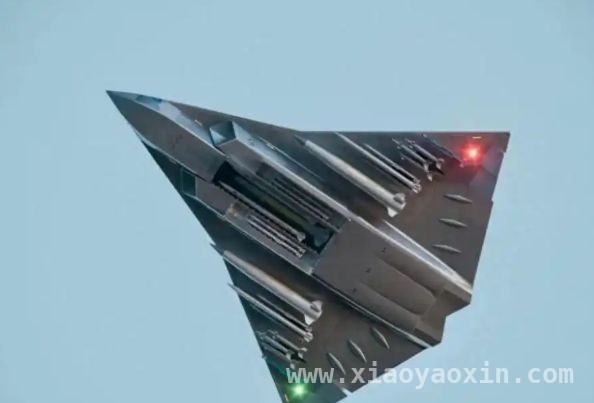 歼36：打破传统布局，重塑未来空战规则