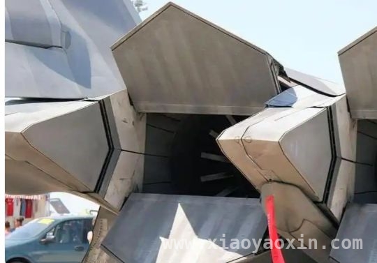 歼36：打破传统布局，重塑未来空战规则