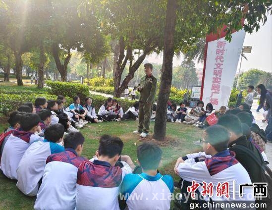玉林高级中学附属初中：聆听老兵故事，传承红色精神 玉林玉州：以实际行动让爱国主义精神深入人心