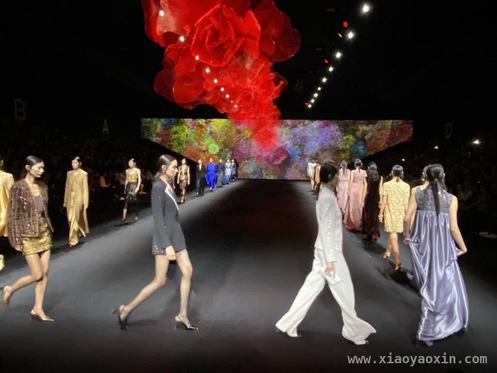 惊艳！上海时装周MODE展开启时尚盛宴 上海时装周MODE展：强磁效应吸引全球目光，亮点不断