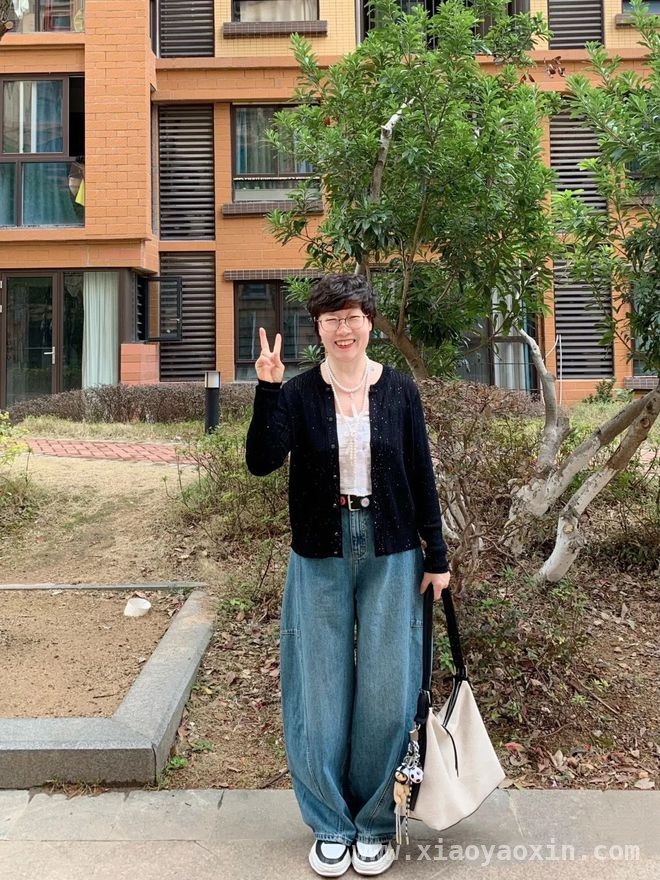 50多岁阿姨照搬薇娅穿搭，大龄女性时尚秘籍大揭秘，看50+素人阿姨如何借鉴薇娅穿搭，美出新高度