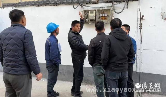 丹凤县龙驹寨街道：专项排查电力通讯线路，保障群众安全，丹凤县龙驹寨街道办事处积极排查电力通讯线路火灾隐患