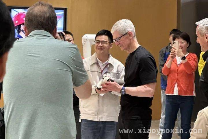 库克惊叹浙大创新赛，苹果巨额捐赠再启新篇，苹果3000万砸向浙大，为下一代开发者铺就道路