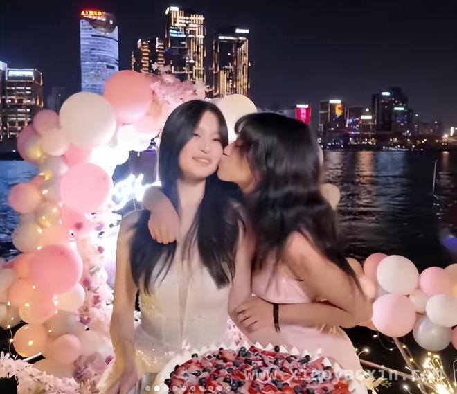梧桐妹游艇欢乐庆生，诠释不一样的星二代生活，19岁梧桐妹庆生画面曝光，似李嫣般个性十足
