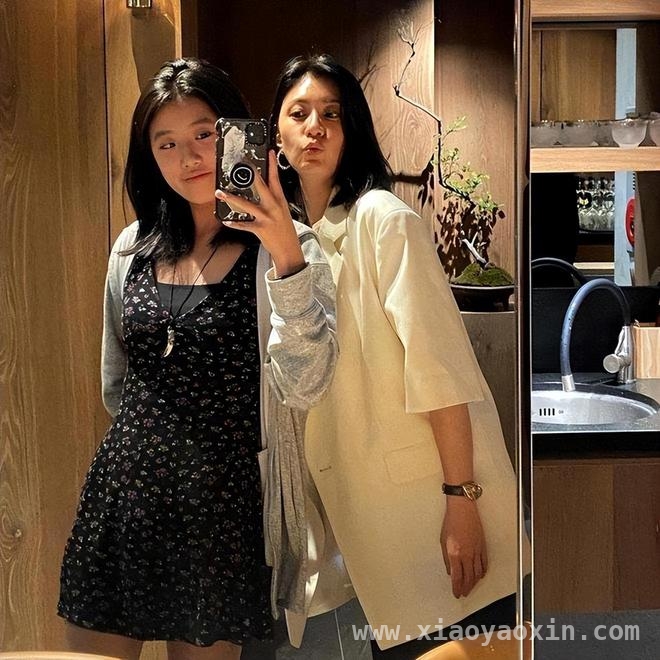 梧桐妹游艇欢乐庆生，诠释不一样的星二代生活，19岁梧桐妹庆生画面曝光，似李嫣般个性十足
