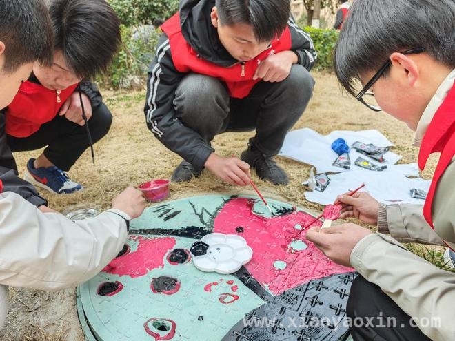 泰安社区添彩！交院师生践行“赵东营精神”搞彩绘，交院师生走进泰安社区，用彩绘传承“赵东营精神”