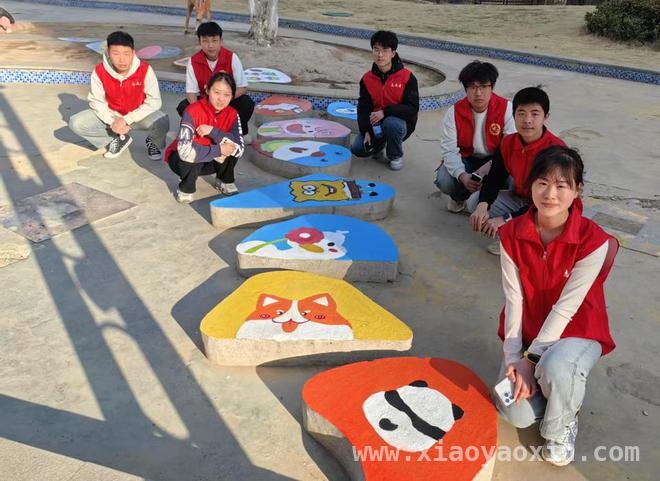 泰安社区添彩！交院师生践行“赵东营精神”搞彩绘，交院师生走进泰安社区，用彩绘传承“赵东营精神”