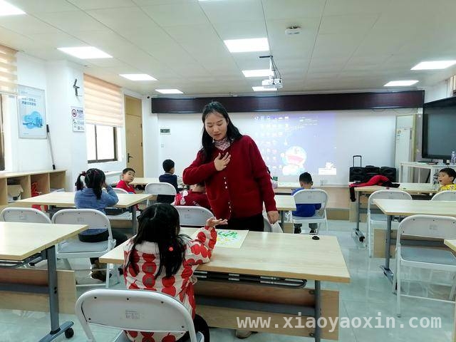 沙坣社区“小小主持人”体验活动，萌娃变身舞台小主人！ 沙坣社区公益活动：让孩子们在主持体验中茁壮成长