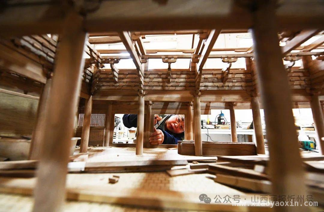 刘晓辰：用木雕传承山西古建文化，铸就艺术传奇，刘晓辰：以木雕为笔，绘就山西古建筑的璀璨画卷