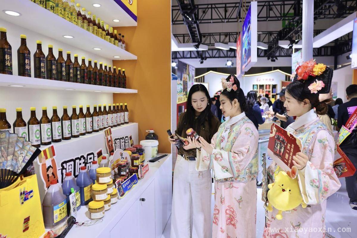 王致和携80多款产品亮相糖酒会，新品臭豆腐拌面爆火，王致和亮相糖酒会，独特风味与健康理念俘获年轻人