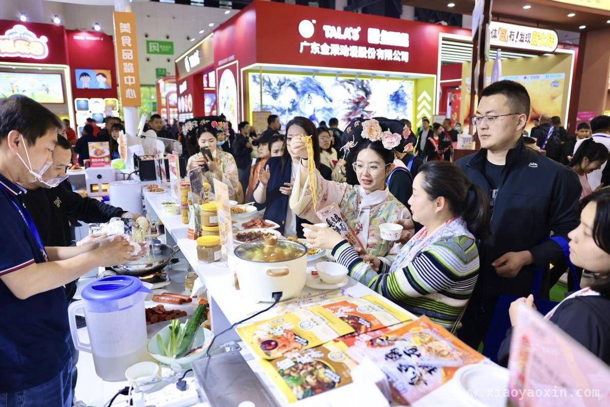 王致和携80多款产品亮相糖酒会，新品臭豆腐拌面爆火，王致和亮相糖酒会，独特风味与健康理念俘获年轻人