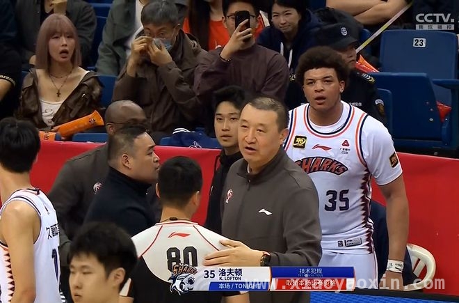 洛夫顿赛场“闹剧”，CBA公司恐开重磅罚单，洛夫顿不当行为惹祸，CBA联赛需强化规则约束