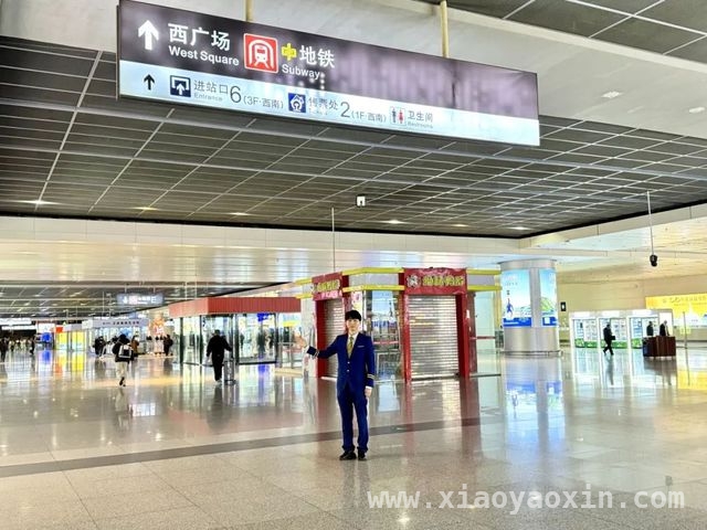 打卡郑州东站西广场，领略城市别样魅力，郑州东站西广场出圈，打卡攻略大揭秘