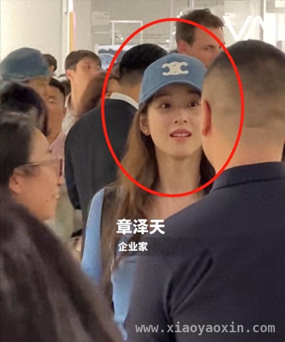 香港巴塞尔艺术展：名流云集，谁才是真正C位？，艺术展上的名流百态：真正的咖位源于内在积淀
