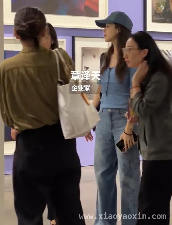 香港巴塞尔艺术展：名流云集，谁才是真正C位？，艺术展上的名流百态：真正的咖位源于内在积淀