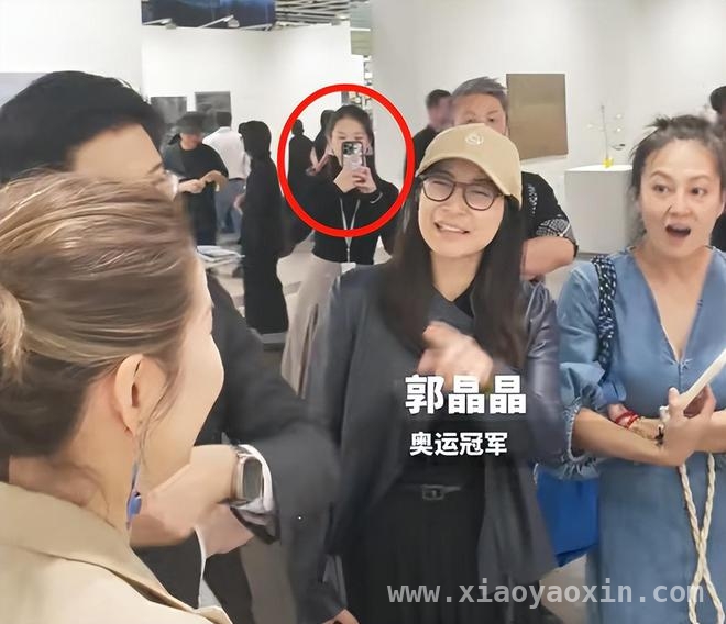 香港巴塞尔艺术展：名流云集，谁才是真正C位？，艺术展上的名流百态：真正的咖位源于内在积淀