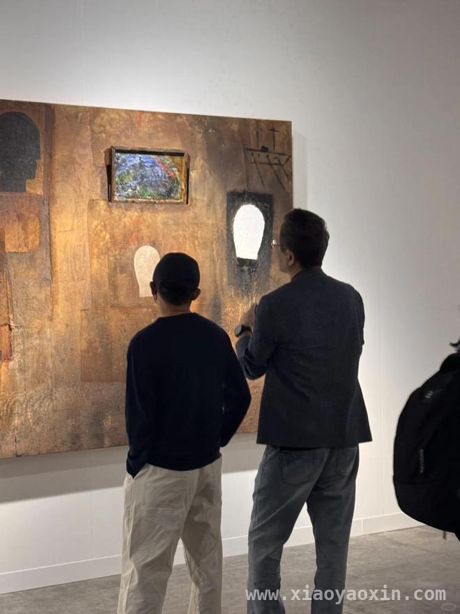 香港巴塞尔艺术展：名流云集，谁才是真正C位？，艺术展上的名流百态：真正的咖位源于内在积淀