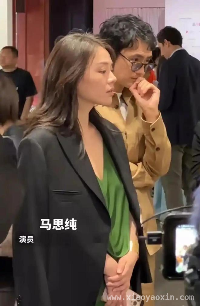 香港巴塞尔艺术展：名流云集，谁才是真正C位？，艺术展上的名流百态：真正的咖位源于内在积淀
