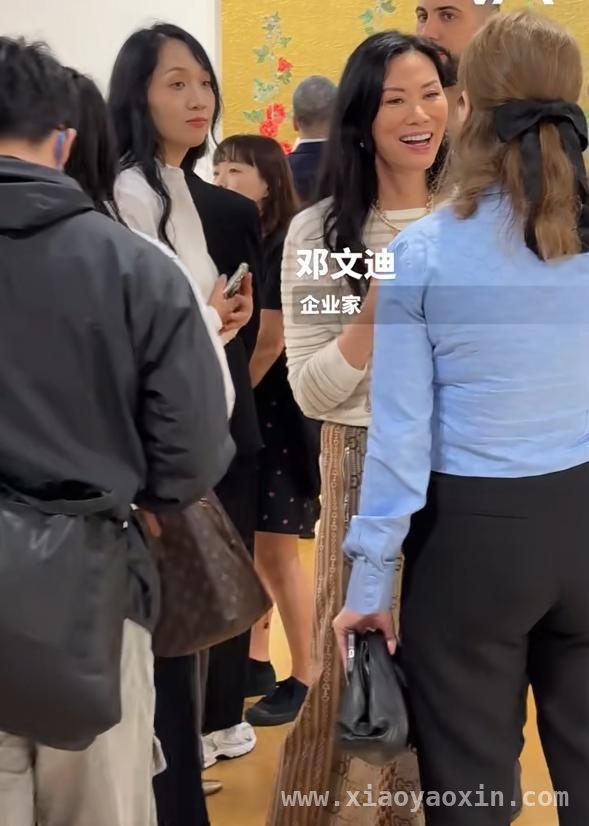 香港巴塞尔艺术展：名流云集，谁才是真正C位？，艺术展上的名流百态：真正的咖位源于内在积淀