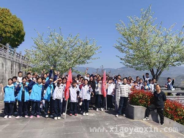 汉滨区流水中学室外写作课：为学生写作热情添柴加薪