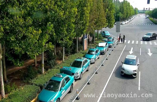 “正名行动”出击，天津重点场站交通秩序大改善，天津多举措治理出租汽车，让城市窗口更文明
