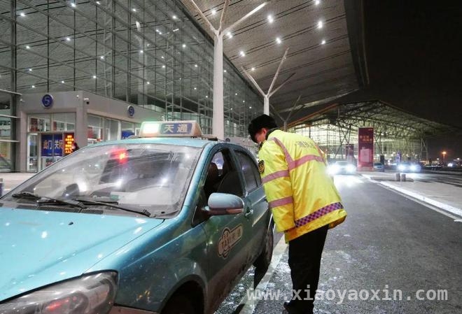 “正名行动”出击，天津重点场站交通秩序大改善，天津多举措治理出租汽车，让城市窗口更文明