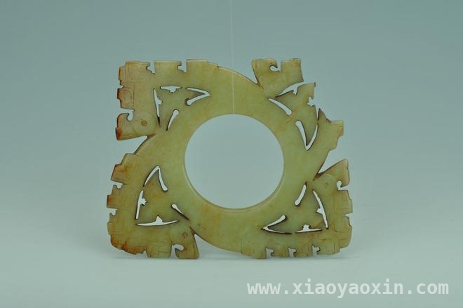 商朝“神鸟风车”黄玉牙璧：几何美学与神秘用途的交织 黄玉牙璧：从新石器到商朝的演变与未解之谜