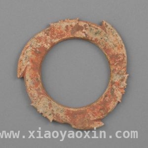 商朝“神鸟风车”黄玉牙璧：几何美学与神秘用途的交织 黄玉牙璧：从新石器到商朝的演变与未解之谜