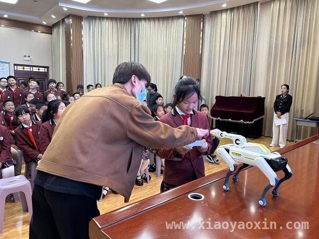 惠王中心小学科技节：点燃学生科技梦想，惠王中心小学“科技之春”，AI科普盛宴来袭
