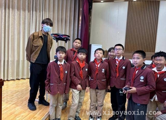 惠王中心小学科技节：点燃学生科技梦想，惠王中心小学“科技之春”，AI科普盛宴来袭