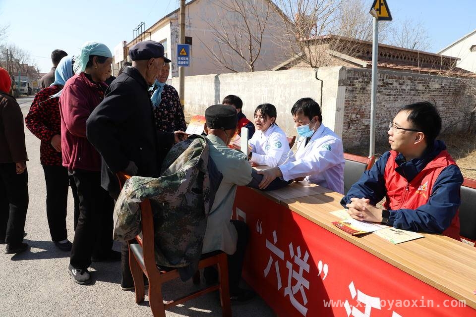 “相约兵之家”：下河乡卫生院集市开展健康义诊活动
