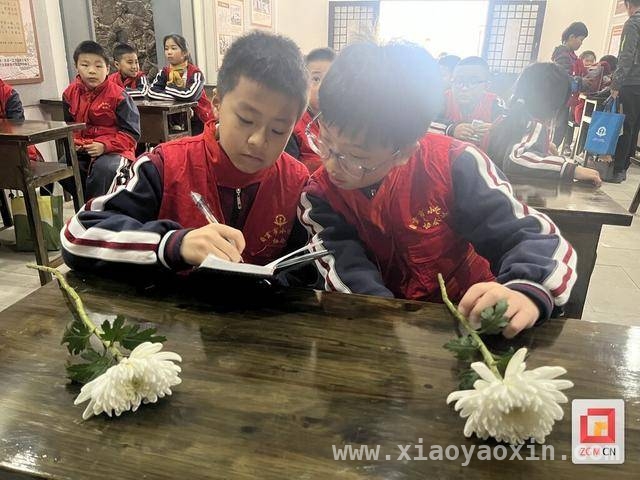 自贡融媒小记者参观邓萍故居，汲取革命力量，小记者探寻邓萍光辉一生，点燃爱国热情