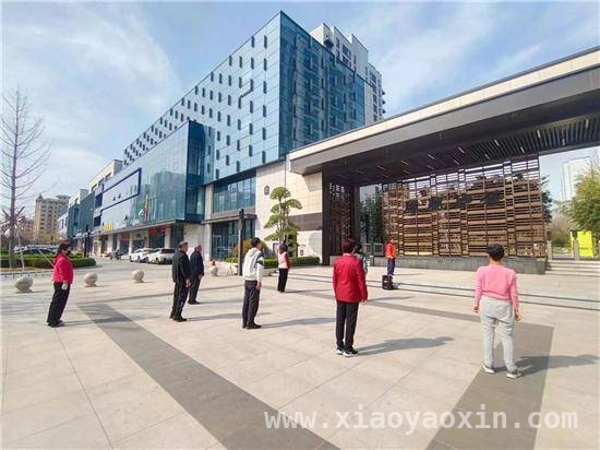 淄博正齐社区八段锦活动：春日里的健康之约，春日养生，淄博正齐社区户外八段锦活动热闹开场