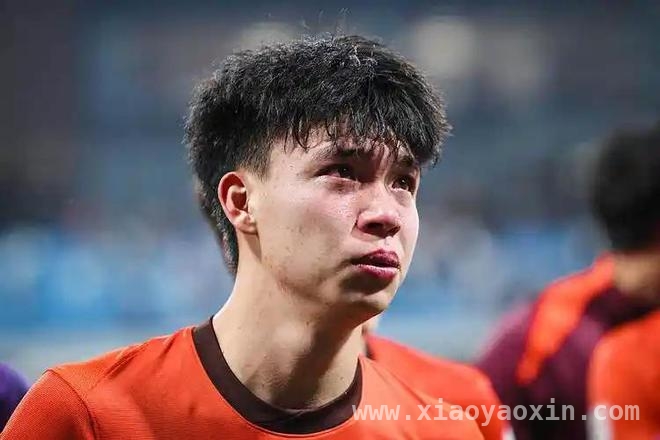 王钰栋一周刷爆社媒：年少得志，能否扛起国足大旗？ 18岁小将王钰栋：一周双线爆发，闪耀中国足坛！