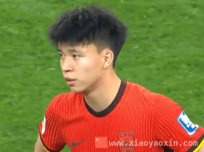 王钰栋一周刷爆社媒：年少得志，能否扛起国足大旗？ 18岁小将王钰栋：一周双线爆发，闪耀中国足坛！