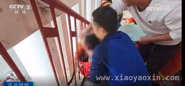 3月23日洛阳：消防5分钟救出卡栏杆男孩，惊险！洛阳5岁男孩头部卡栏杆，消防火速救援
